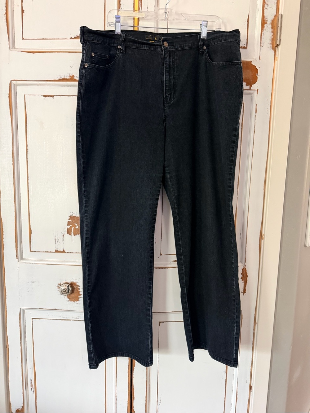 Avenue Women’s Black Stretch Denim Straight-Leg Jeans